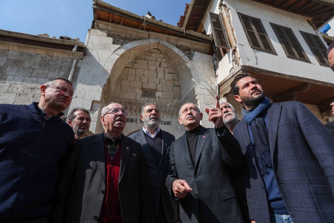 Önünden geçerken gözyaşlarını tutamıyorlar! Hatay'da sağlam kültürel yapı neredeyse kalmadı 28